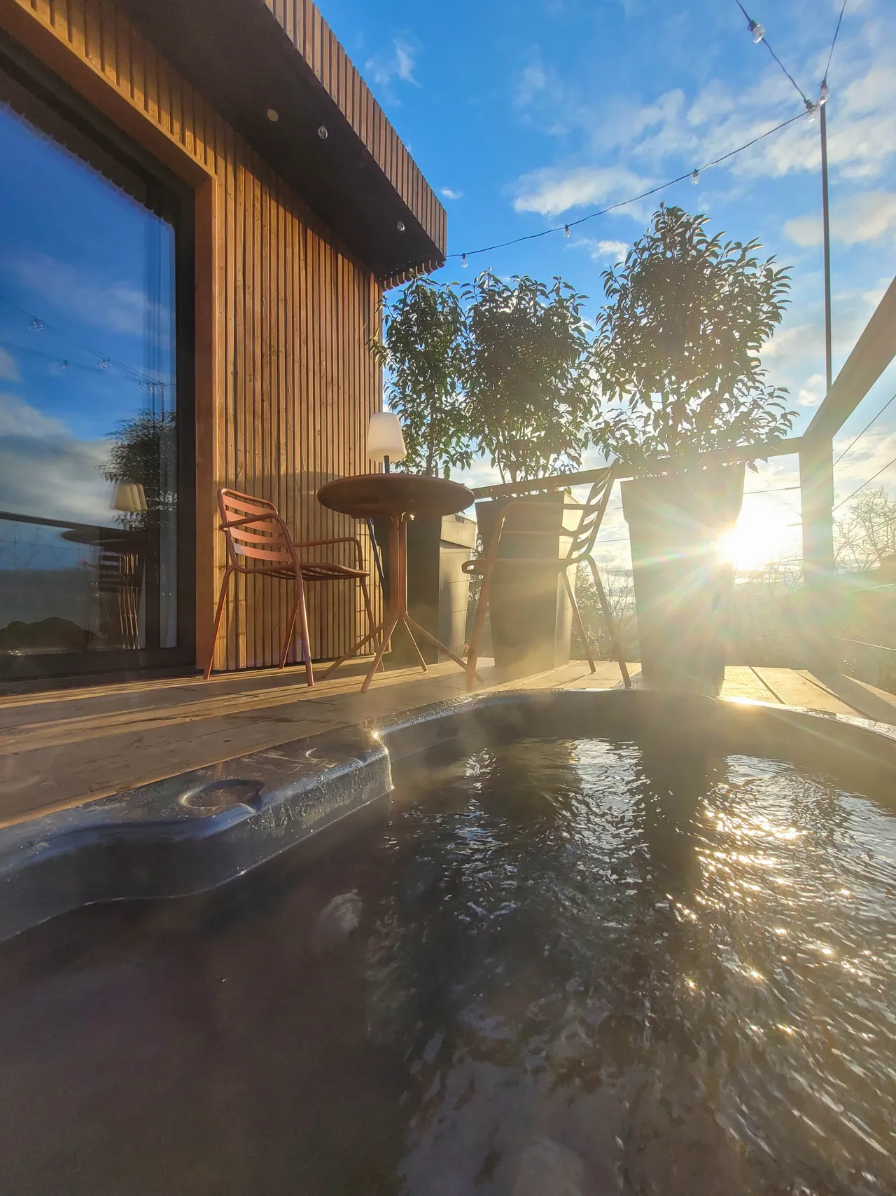 Bain nordique privatif de Hygge au soleil couchant