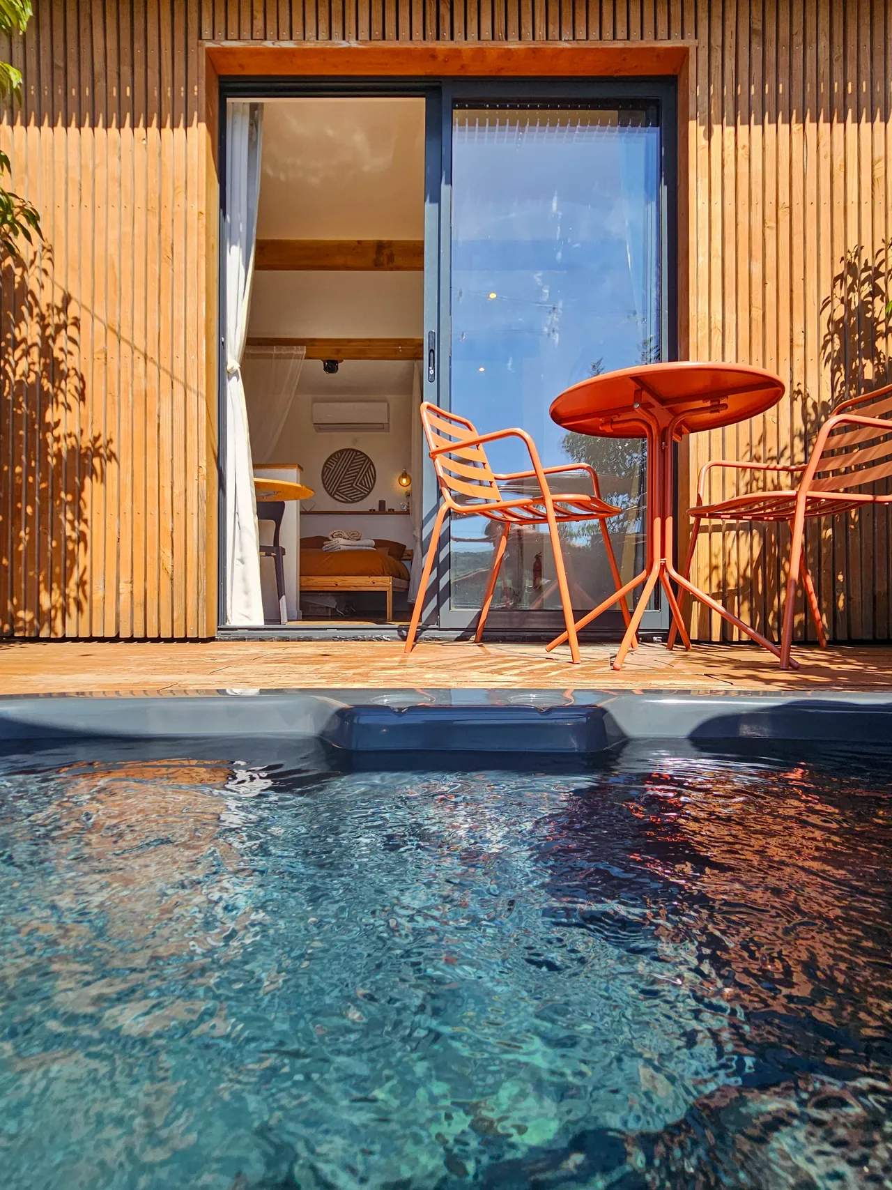 Terrasse de Hygge, bain nordique et façade en bois